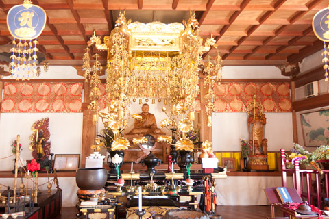 大師寺本堂内部